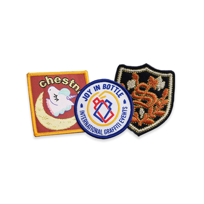 Mehrere Logos zum Aufbügeln, gestickte Patches, Abzeichen, Twill-Stoff, benutzerdefinierte Größe